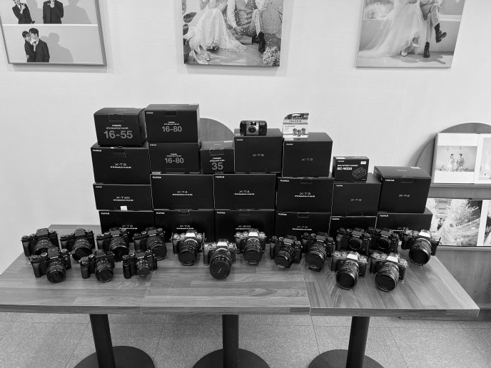 보유 장비 — Sony A7m5, Fujifilm X-H2s, DJI Mavic Series, DJI RS 5 · RS 3 Pro
